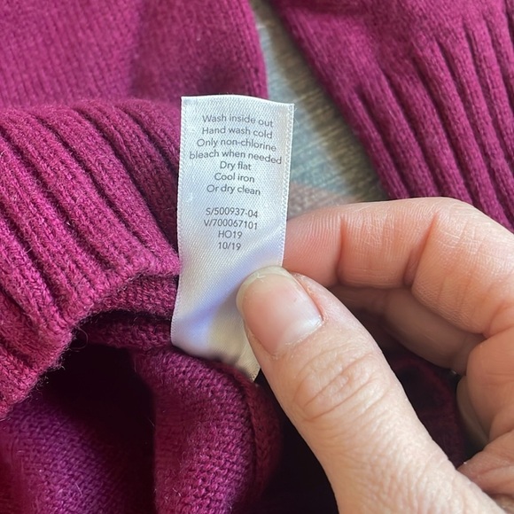 Athleta Women's Cashmere Wool V-Neck Sweater - Burgundy - Picture 9 of 9